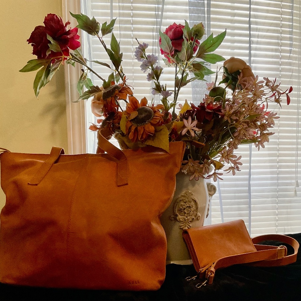 ABLE XL COGNAC COLORED Shoulder Bag w/Matching Wallet - Picture 2 of 9